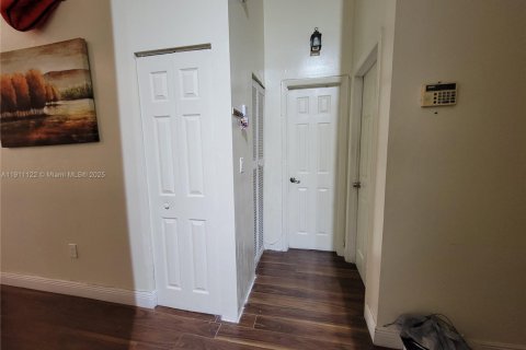 Touwnhouse à vendre à Hialeah, Floride: 2 chambres, 101.17 m2 № 1967196 - photo 13