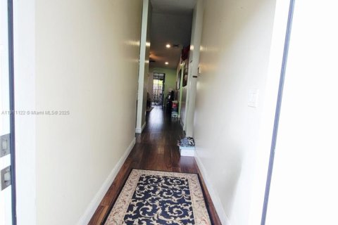 Touwnhouse à vendre à Hialeah, Floride: 2 chambres, 101.17 m2 № 1967196 - photo 8