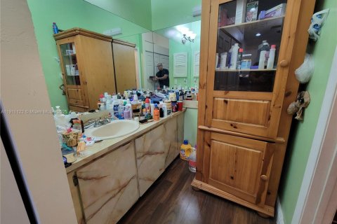 Touwnhouse à vendre à Hialeah, Floride: 2 chambres, 101.17 m2 № 1967196 - photo 18