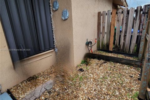 Touwnhouse à vendre à Hialeah, Floride: 2 chambres, 101.17 m2 № 1967196 - photo 30