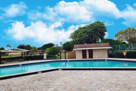 Touwnhouse à Hialeah, Floride 2 chambres, 101.17 m2 № 1967196