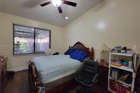 Touwnhouse à vendre à Hialeah, Floride: 2 chambres, 101.17 m2 № 1967196 - photo 16