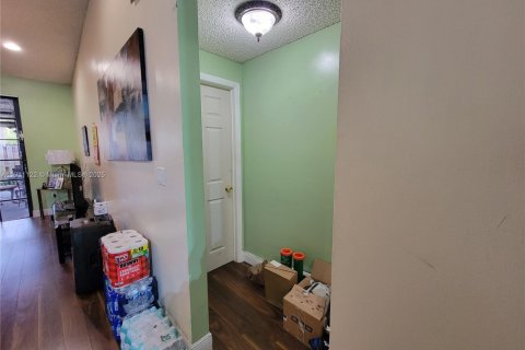 Touwnhouse à vendre à Hialeah, Floride: 2 chambres, 101.17 m2 № 1967196 - photo 14