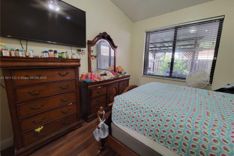 Touwnhouse à vendre à Hialeah, Floride: 2 chambres, 101.17 m2 № 1967196 - photo 17