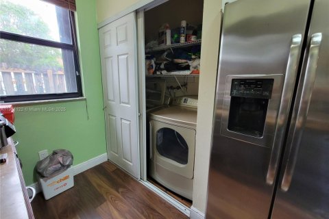 Touwnhouse à vendre à Hialeah, Floride: 2 chambres, 101.17 m2 № 1967196 - photo 7