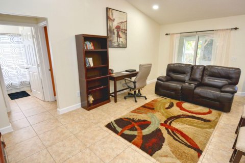 House in Port St. Lucie, Florida 3 bedrooms, 143.72 sq.m. № 2254304 - photo 6