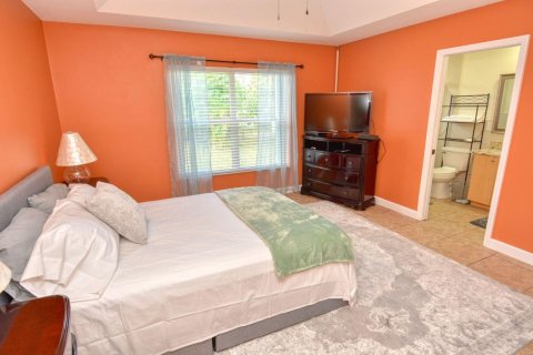 House in Port St. Lucie, Florida 3 bedrooms, 143.72 sq.m. № 2254304 - photo 13