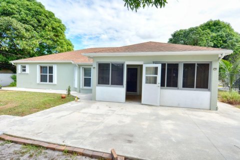 House in Port St. Lucie, Florida 3 bedrooms, 143.72 sq.m. № 2254304 - photo 21