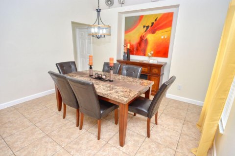 House in Port St. Lucie, Florida 3 bedrooms, 143.72 sq.m. № 2254304 - photo 5