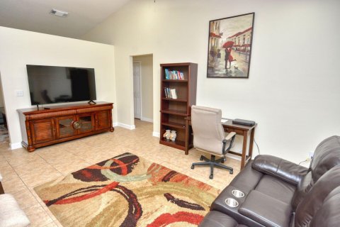 House in Port St. Lucie, Florida 3 bedrooms, 143.72 sq.m. № 2254304 - photo 7