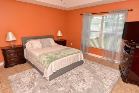 House in Port St. Lucie, Florida 3 bedrooms, 143.72 sq.m. № 2254304 - photo 12