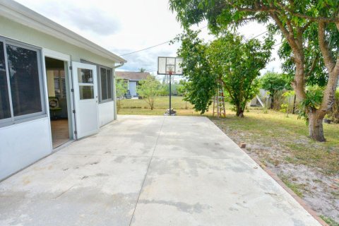 House in Port St. Lucie, Florida 3 bedrooms, 143.72 sq.m. № 2254304 - photo 22