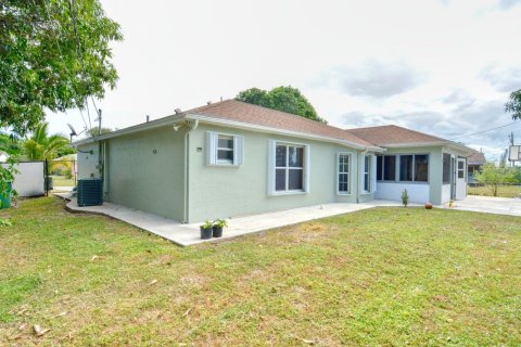 House in Port St. Lucie, Florida 3 bedrooms, 143.72 sq.m. № 2254304 - photo 29