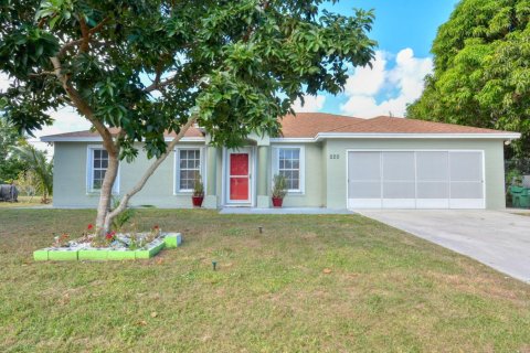 House in Port St. Lucie, Florida 3 bedrooms, 143.72 sq.m. № 2254304 - photo 2