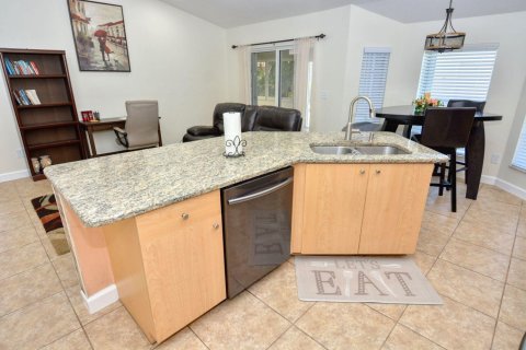 House in Port St. Lucie, Florida 3 bedrooms, 143.72 sq.m. № 2254304 - photo 9