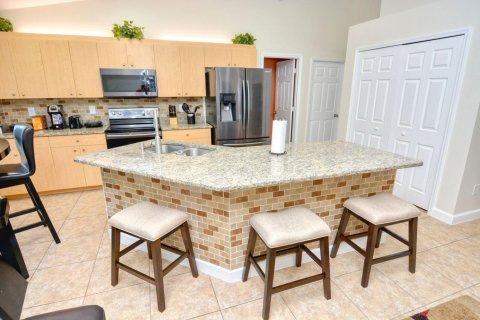 House in Port St. Lucie, Florida 3 bedrooms, 143.72 sq.m. № 2254304 - photo 10