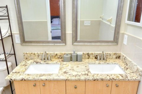 House in Port St. Lucie, Florida 3 bedrooms, 143.72 sq.m. № 2254304 - photo 15