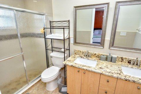 House in Port St. Lucie, Florida 3 bedrooms, 143.72 sq.m. № 2254304 - photo 16