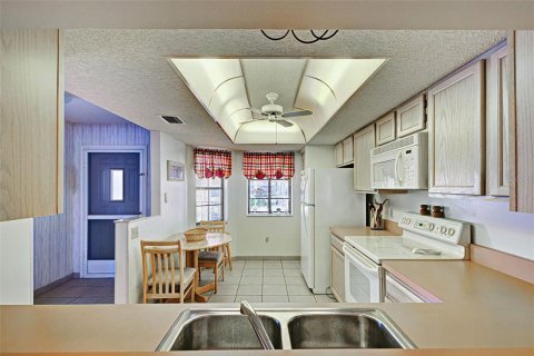 Condo in Englewood, Florida, 2 bedrooms  № 1514580 - photo 16