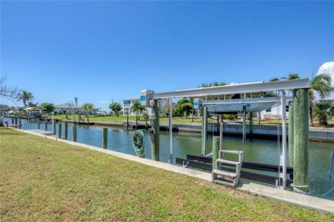 House in Englewood, Florida 3 bedrooms, 106.47 sq.m. № 2099274 - photo 28