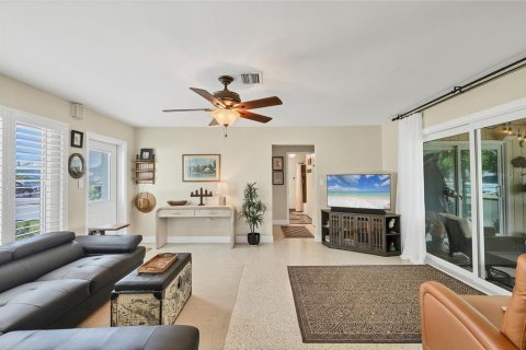 House in Englewood, Florida 3 bedrooms, 106.47 sq.m. № 2099274 - photo 5