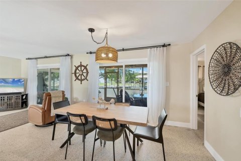 House in Englewood, Florida 3 bedrooms, 106.47 sq.m. № 2099274 - photo 10