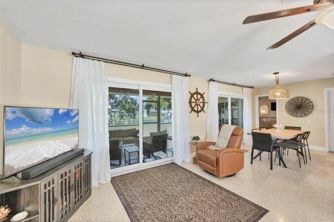 House in Englewood, Florida 3 bedrooms, 106.47 sq.m. № 2099274 - photo 6