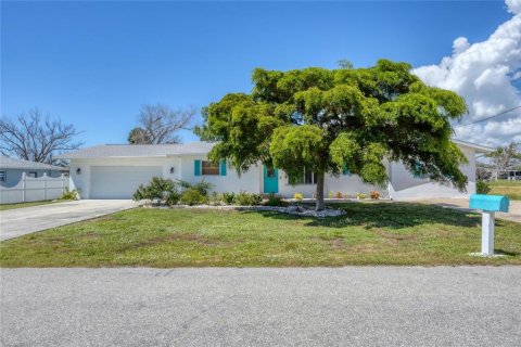 House in Englewood, Florida 3 bedrooms, 106.47 sq.m. № 2099274