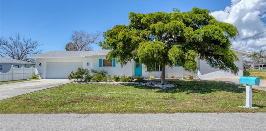 House in Englewood, Florida 3 bedrooms, 106.47 sq.m. № 2099274