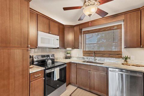 House in Englewood, Florida 3 bedrooms, 106.47 sq.m. № 2099274 - photo 8