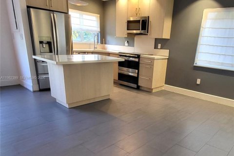 Townhouse in Miami, Florida 3 bedrooms, 136.01 sq.m. № 2050277 - photo 3