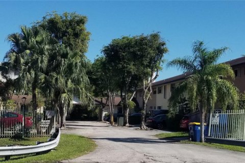 Townhouse in Miami, Florida 3 bedrooms, 136.01 sq.m. № 2050277 - photo 21