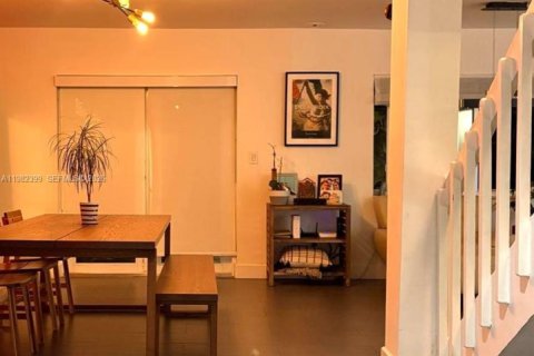 Townhouse in Miami, Florida 3 bedrooms, 136.01 sq.m. № 2050277 - photo 8