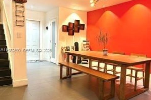 Touwnhouse à Miami, Floride 3 chambres, 136.01 m2 № 2050277