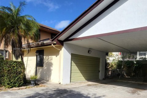 Townhouse in Miami, Florida 3 bedrooms, 136.01 sq.m. № 2050277 - photo 2