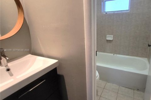 Townhouse in Miami, Florida 3 bedrooms, 136.01 sq.m. № 2050277 - photo 13