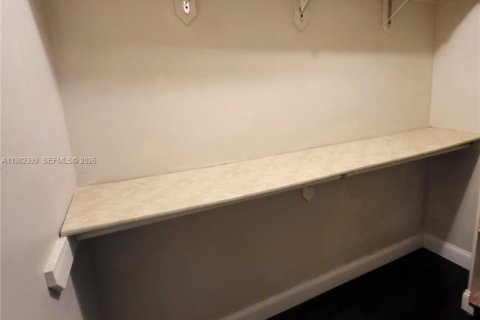 Townhouse in Miami, Florida 3 bedrooms, 136.01 sq.m. № 2050277 - photo 12