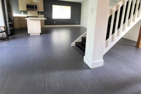 Townhouse in Miami, Florida 3 bedrooms, 136.01 sq.m. № 2050277 - photo 7