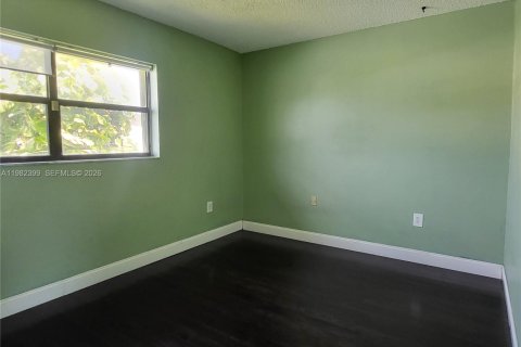 Townhouse in Miami, Florida 3 bedrooms, 136.01 sq.m. № 2050277 - photo 14