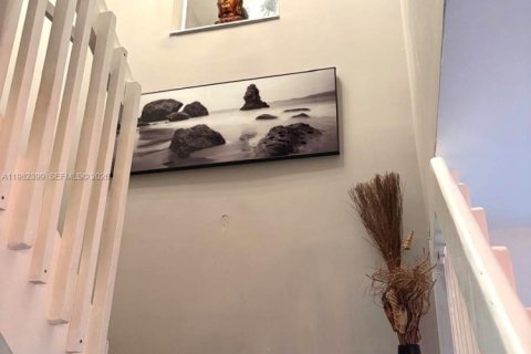 Townhouse in Miami, Florida 3 bedrooms, 136.01 sq.m. № 2050277 - photo 9