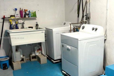 Townhouse in Miami, Florida 3 bedrooms, 136.01 sq.m. № 2050277 - photo 17