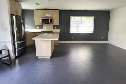 Townhouse in Miami, Florida 3 bedrooms, 136.01 sq.m. № 2050277 - photo 4