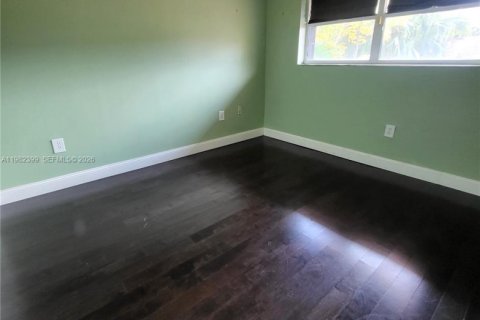 Townhouse in Miami, Florida 3 bedrooms, 136.01 sq.m. № 2050277 - photo 11