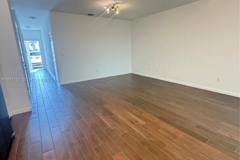 Снять в аренду таунхаус в Лодерхилл, Флорида 3 спальни, 138.98м2, № 1983132 - фото 8