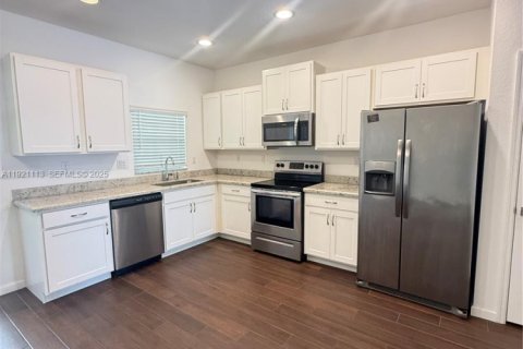 Снять в аренду таунхаус в Лодерхилл, Флорида 3 спальни, 138.98м2, № 1983132 - фото 4