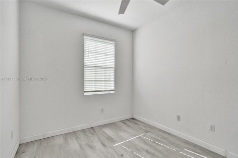 Снять в аренду таунхаус в Лодерхилл, Флорида 3 спальни, 138.98м2, № 1983132 - фото 19