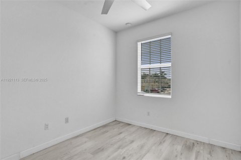 Снять в аренду таунхаус в Лодерхилл, Флорида 3 спальни, 138.98м2, № 1983132 - фото 24