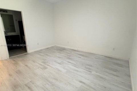 Снять в аренду таунхаус в Лодерхилл, Флорида 3 спальни, 138.98м2, № 1983132 - фото 16