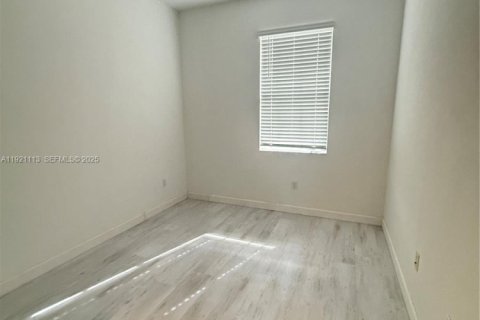 Снять в аренду таунхаус в Лодерхилл, Флорида 3 спальни, 138.98м2, № 1983132 - фото 18