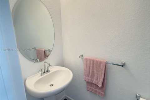 Снять в аренду таунхаус в Лодерхилл, Флорида 3 спальни, 138.98м2, № 1983132 - фото 6